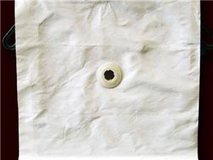 在安裝過程中，應注意工業濾布和濾板之間沒有異物或大的污泥顆粒